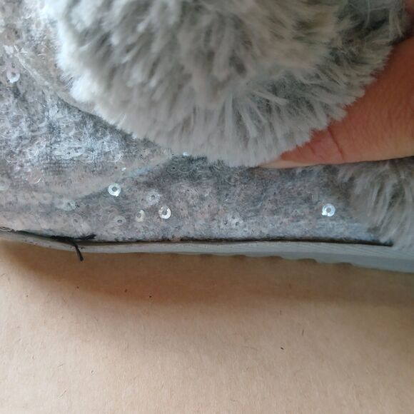 Dluxe By Dearfoams Faux Fur Slippers Ice Blue Sequins Size 7-8 - Picture 4 of 8